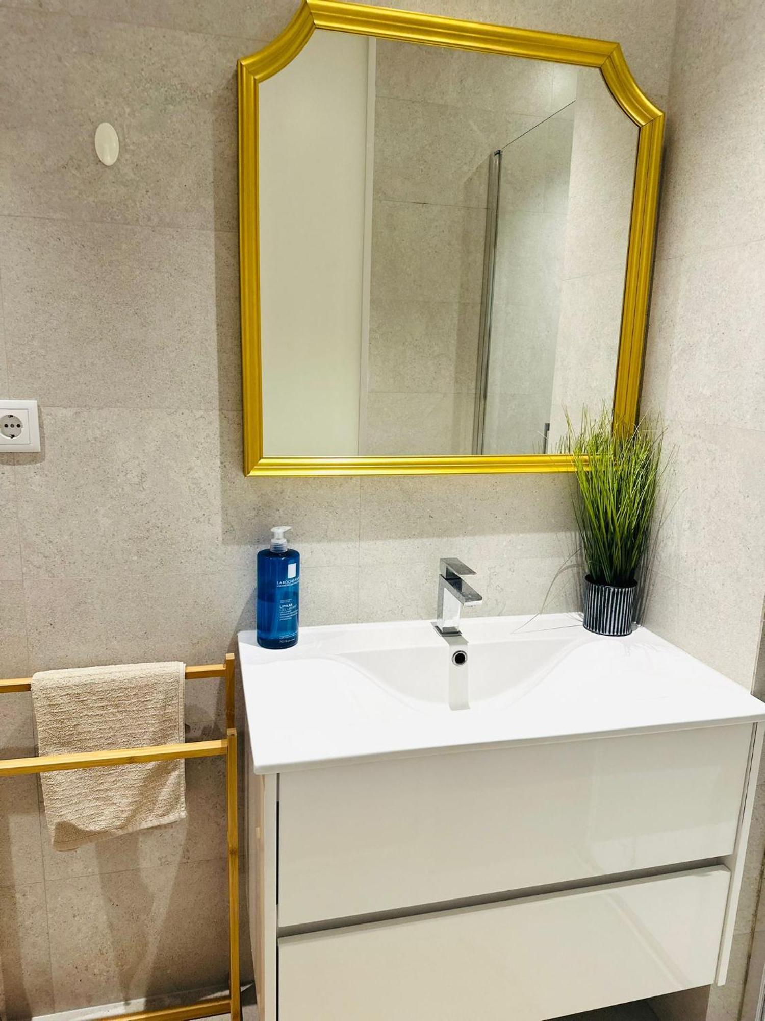 Bernardim - No 87 - 2b - The Three-bedroom Escape * Lisbon