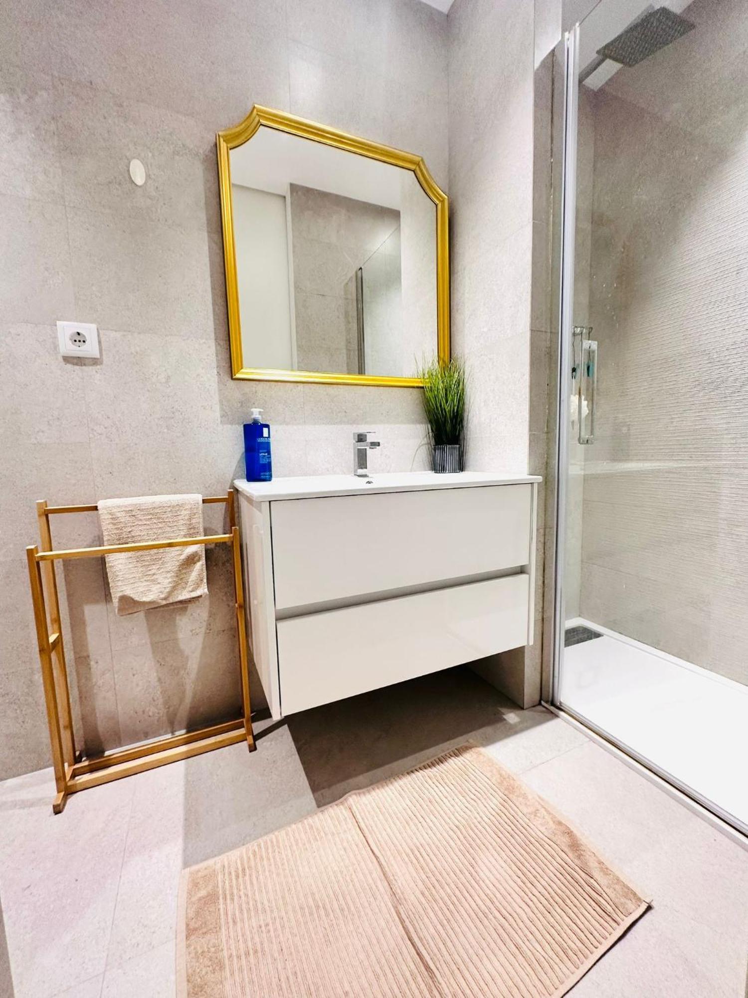 Apartamento Bernardim - No 87 - 2b - The Three-bedroom Escape *